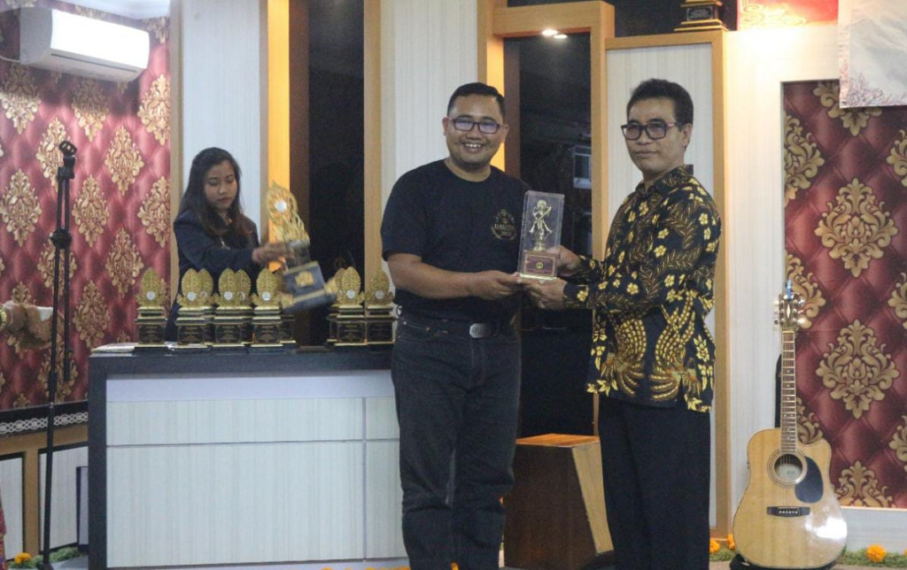 Kenang-Kenangan Mahasiswa KKN UHN I Gusti Bagus Sugriwa KKN di Desa Dalung
